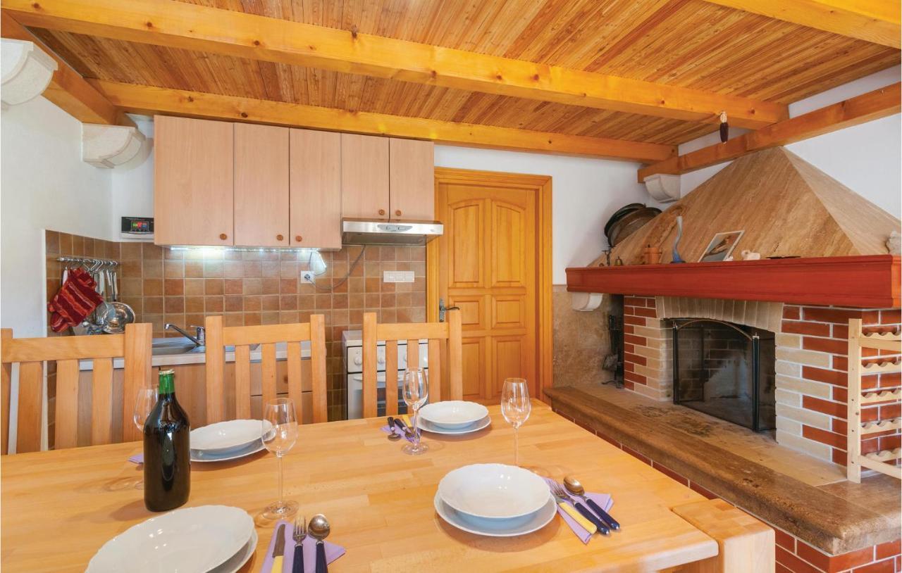 1 Bedroom Awesome Home In Постира Экстерьер фото