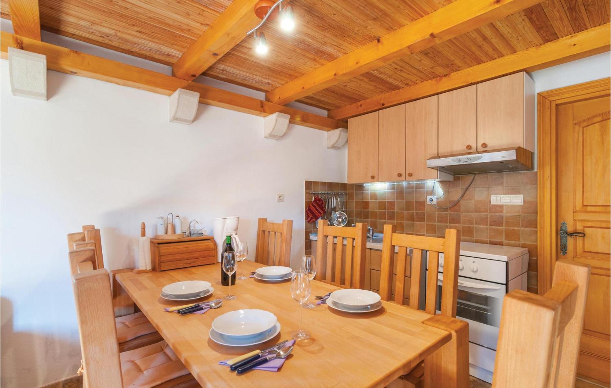 1 Bedroom Awesome Home In Постира Экстерьер фото